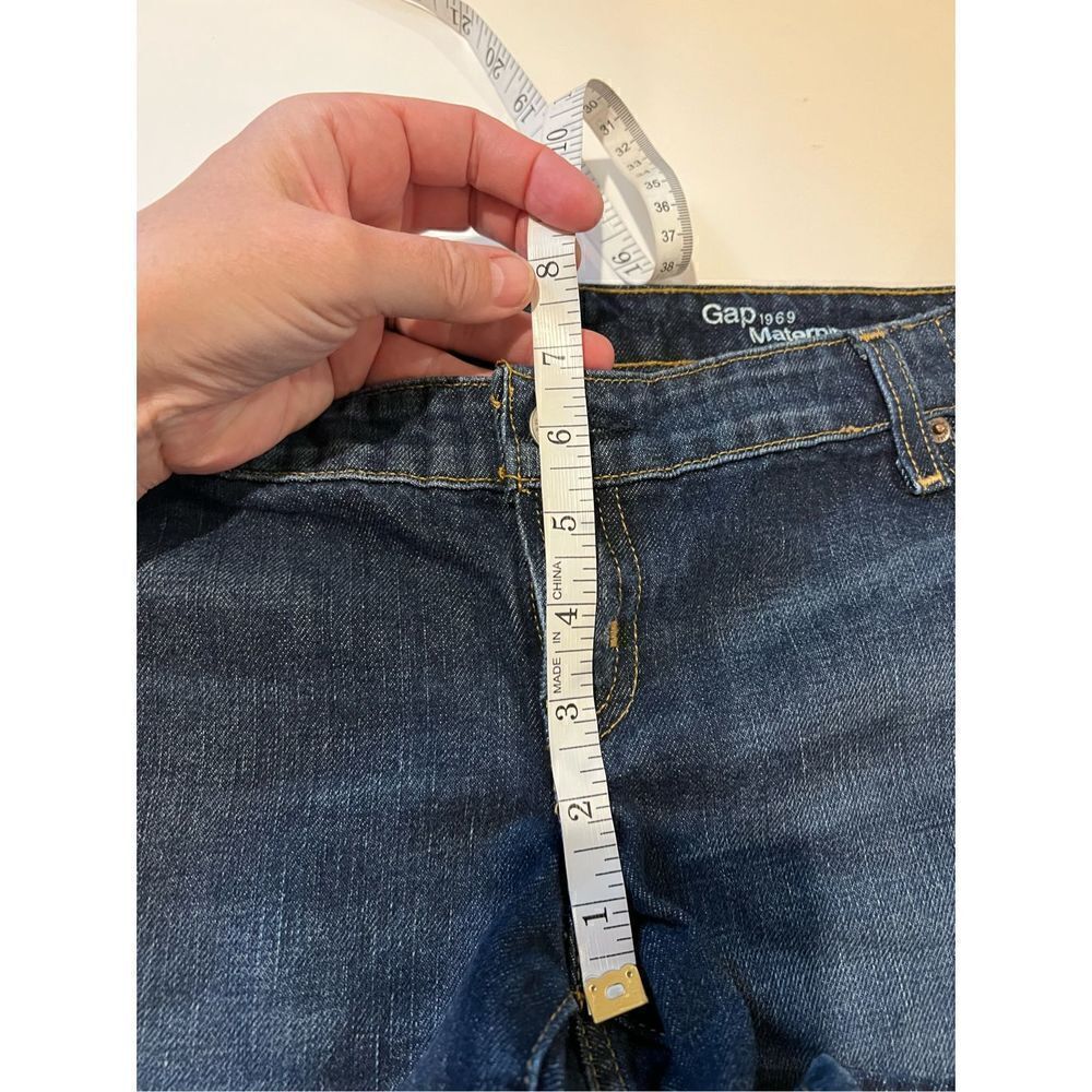 Gap Maternity Jean Shorts side stretch 6 - Picture 7 of 11